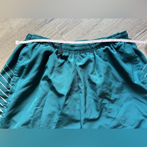 Nike Green dri-fit running shorts size Large - Picture 3 of 5